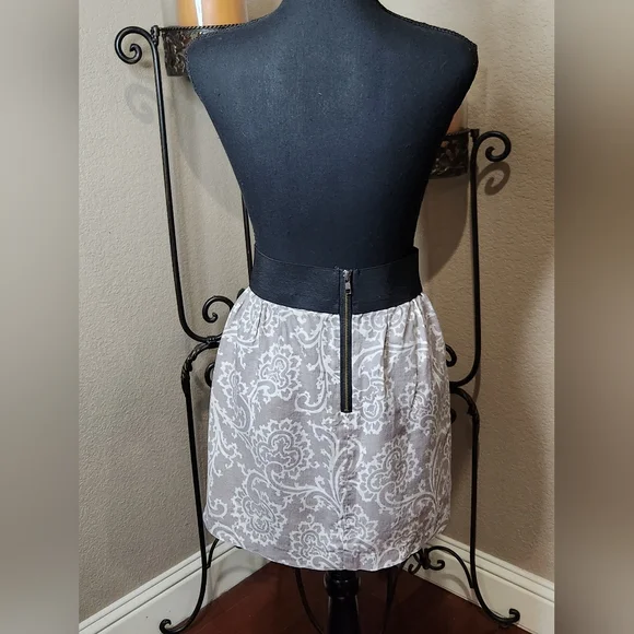 Ann Taylor Loft A Line Linen Skirt With Pockets. Gray And White Paisley. Size 6 - Picture 2 of 5